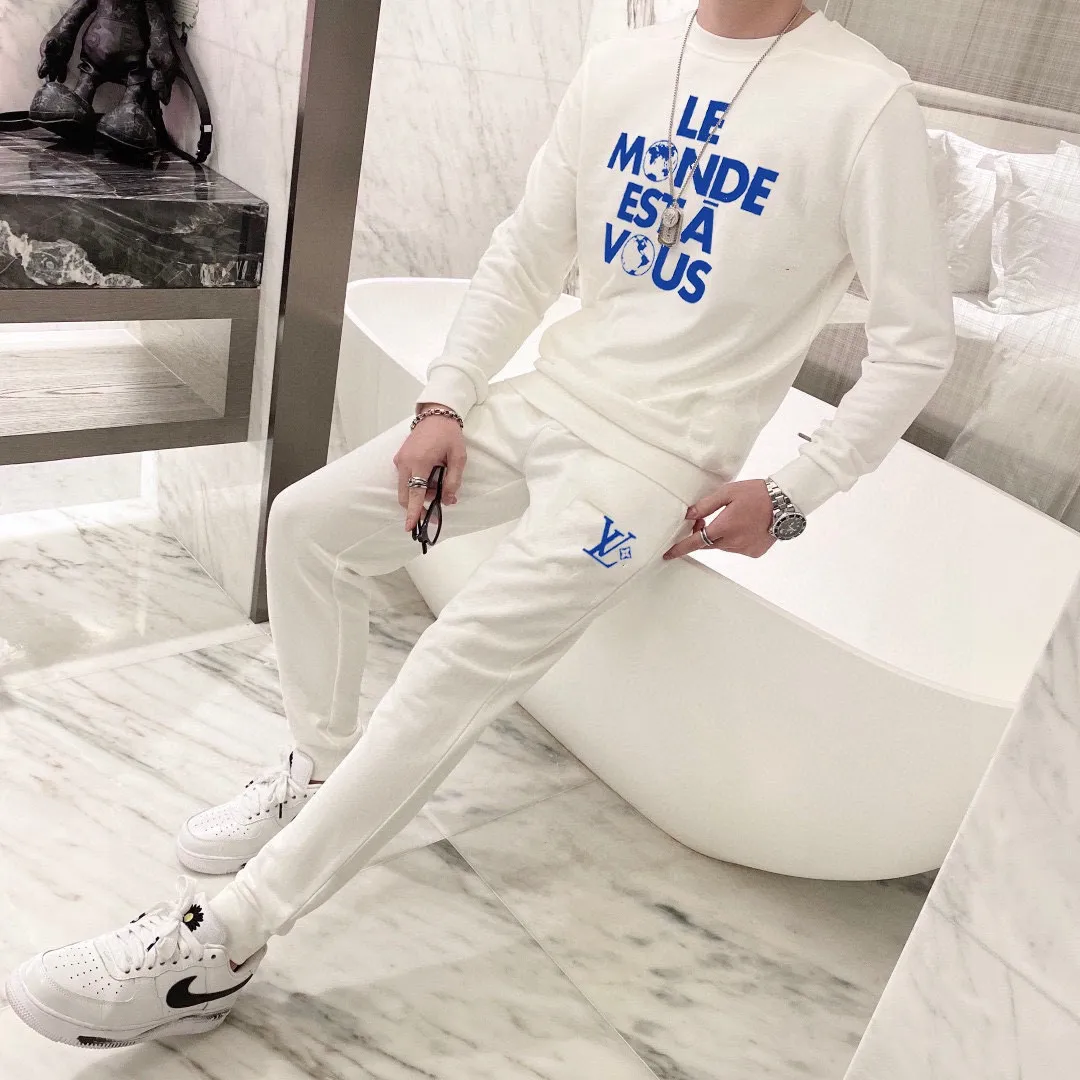 🅿️380 [LV Louis Vuitton] (Fat Man Gospel) hot-selling suit is coming. Focus on the original version of the official website. 2025 new hot-selling sweatshirt suit. The original order is hard to buy🇭🇰. It is the meticulous work of top designers for a fitting and perfect upper body effect. All-natural high-quality Roman cotton 100%, close-fitting comfort, noble and elegant! Original hardware embodies elegance and nobility! Counter size: M-5XL (maximum wear up to 220 pounds)